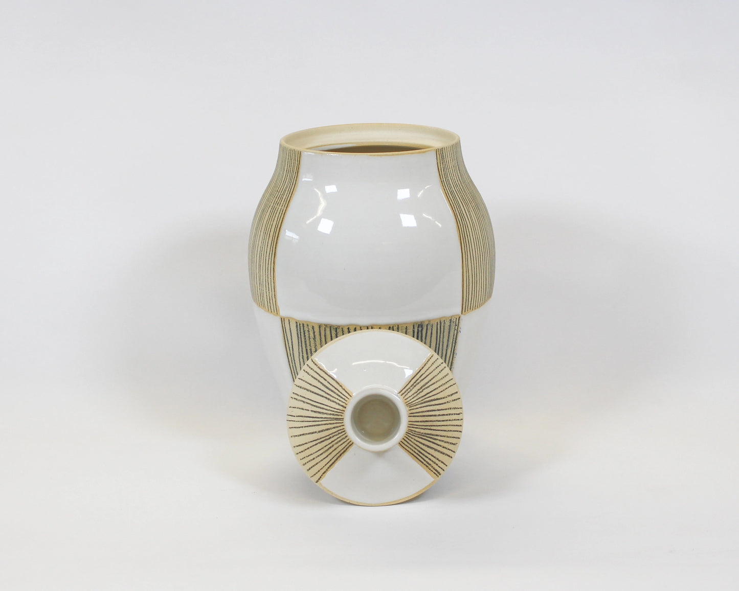 Lidded Jar: Linear Grid 1